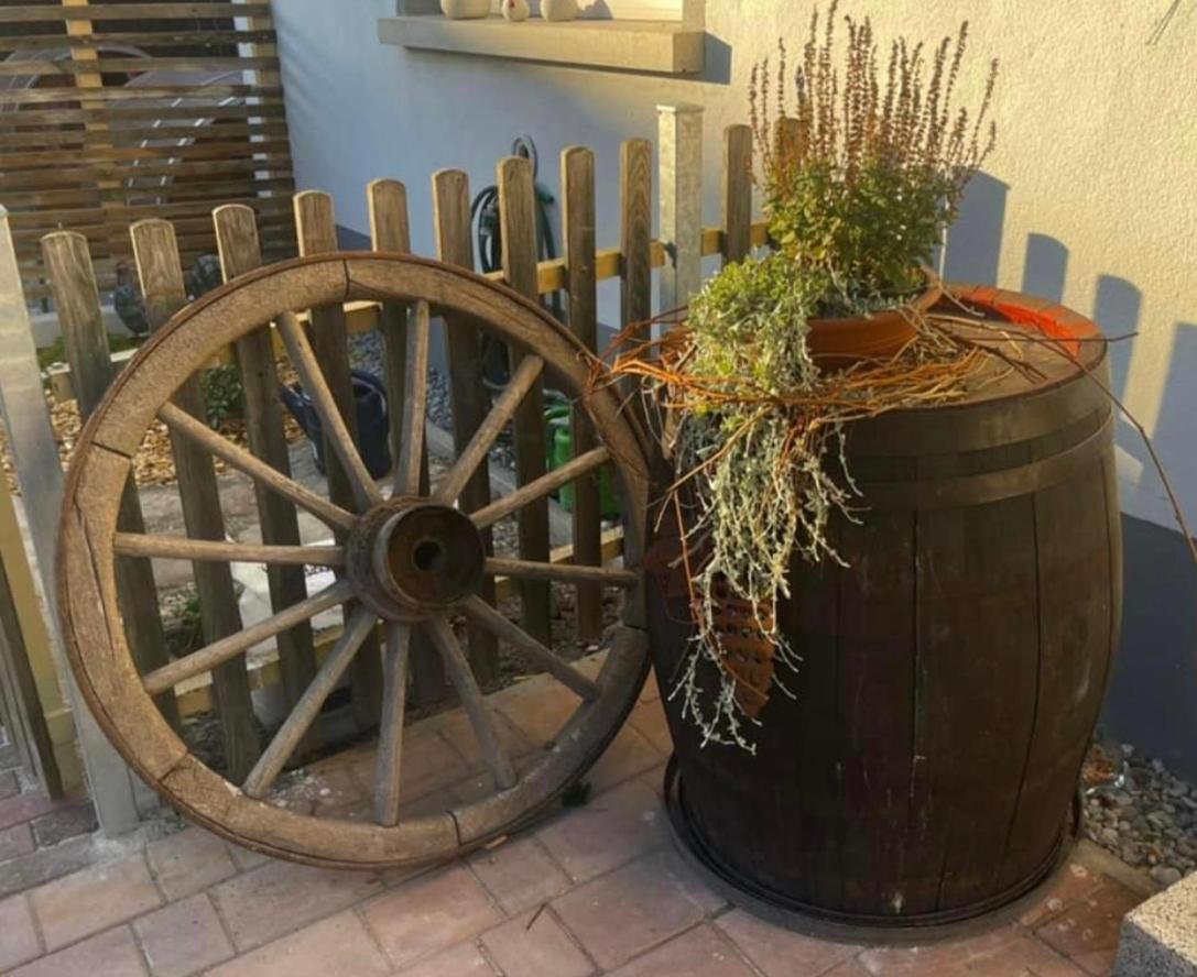 Schlafen Im Weinfass Apartamento Ipsheim Exterior foto