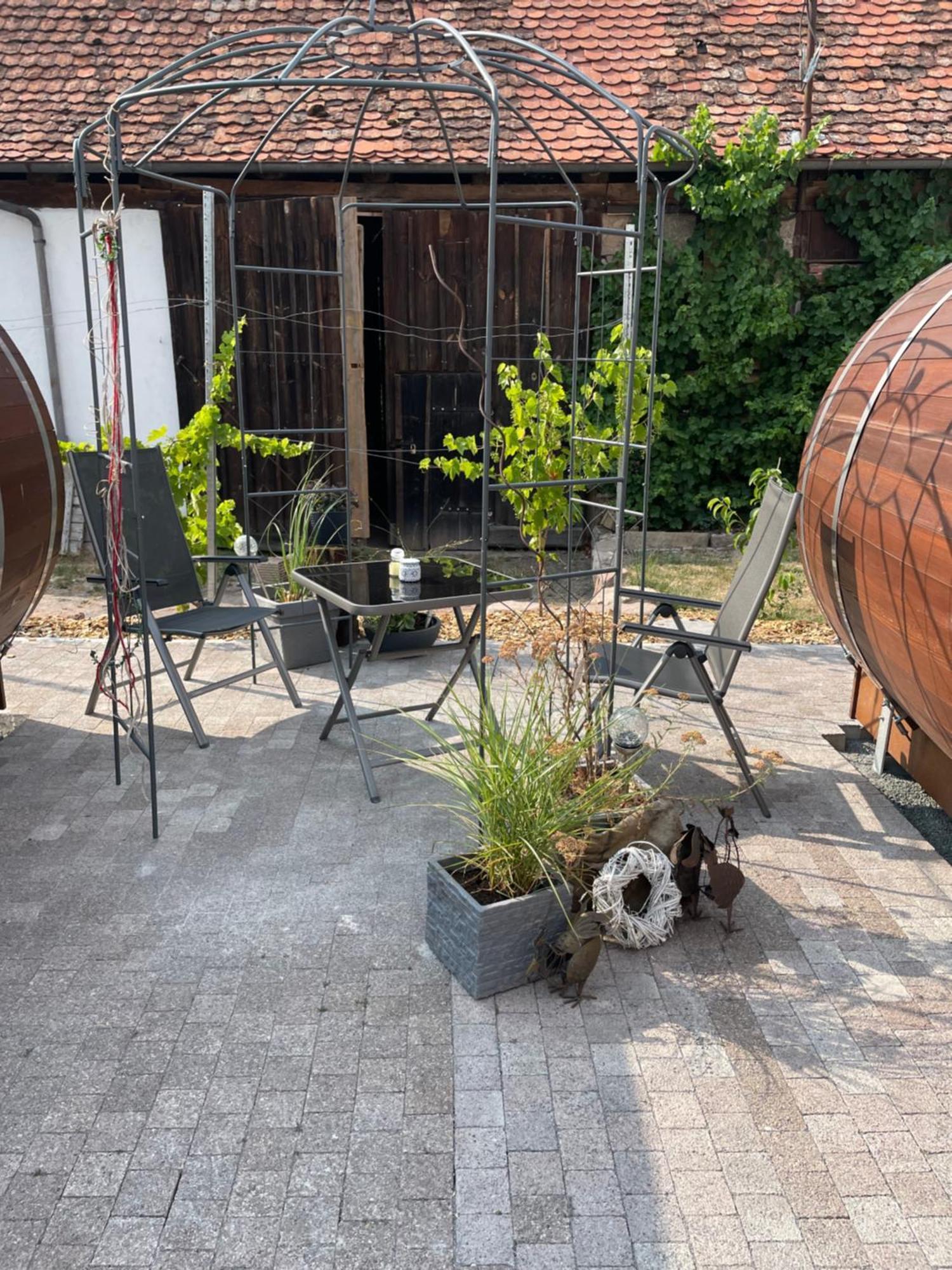 Schlafen Im Weinfass Apartamento Ipsheim Exterior foto